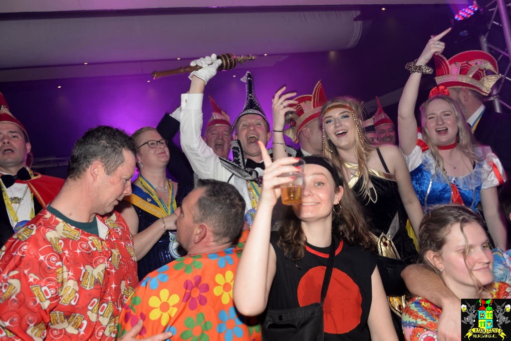 ../Images/Carnavals vrijdagavond in VdG 216.jpg